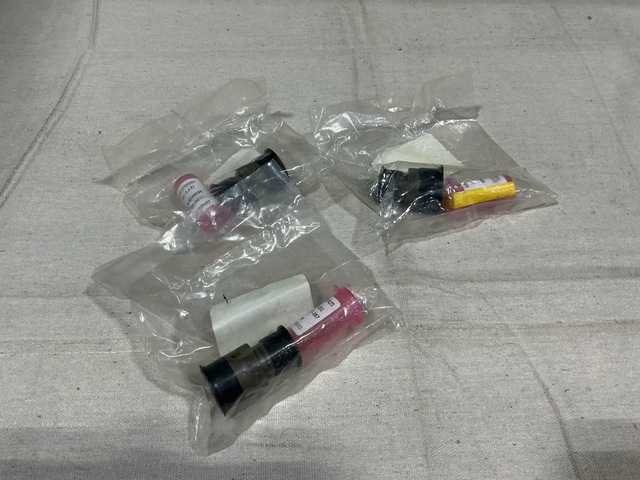 (12) Amphenol 21-901096-001 Connectors