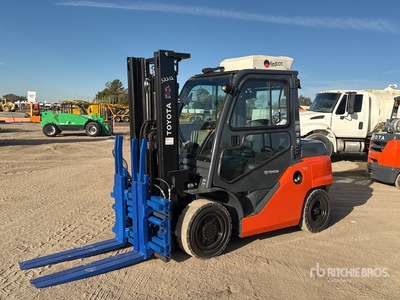 2018 Toyota 8FD40U 7350 lb Cushion Tire Forklift