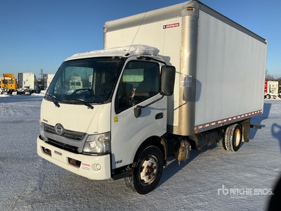 2020 Hino 195 4x2 COE Camion fourgon