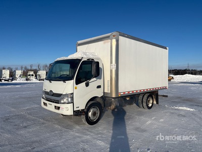 2020 Hino 195 4x2 COE Camion fourgon