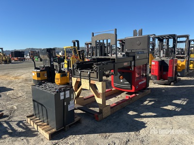 Raymond 560-OPC30TT 3000 lb Order Picker