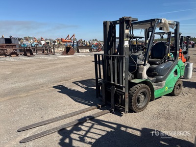 2013 Komatsu FG25T-16 4650 lb Cushion Tire Carretilla Elevadora