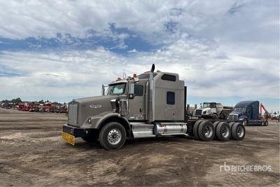 2010 Kenworth T800 8x6 Tri/A Sleeper Truck Tractor