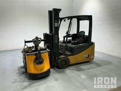 2022 Cat 2ET3500 3180 lb Electric Forklift