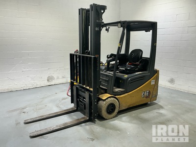 2022 Cat 2ET3500 3180 lb Electric Forklift