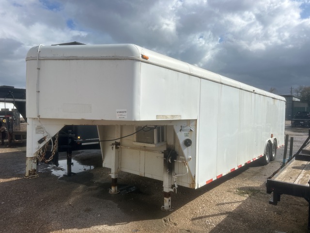2005 CM 26 ft T/A Gooseneck Enclosed Trailer
