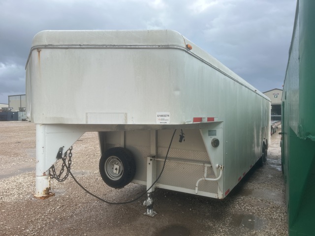 2007 CM 25 ft T/A Gooseneck Enclosed Trailer