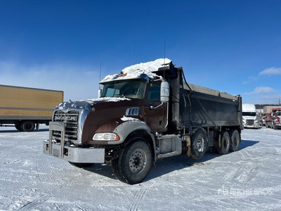 2013 Mack Granite 8x4 شاحنة قلابة /ثلاثة محاور
