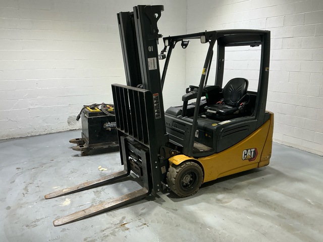 2022 Cat 2ET3500 3180 lb Electric Forklift