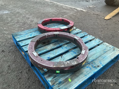 Quantity of (2) Clamshells