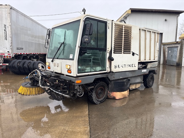Tennant Sentinel  Sweeper Truck