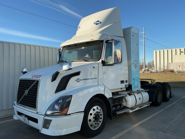 2015 Volvo VNL CNG T/A Day Cab Truck Tractor