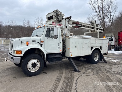 2001 Terex Telelect Red Devil 17280 lb Articulated Boom on 2002 International 4900 4x2 Underground Cable Puller Truck (Inoperable)
