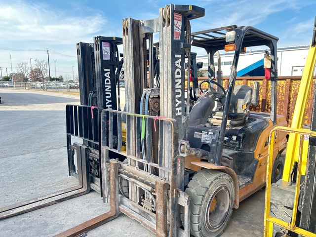 2019 (unverified) Hyundai 30D-9 Pneumatic Tire Forklift