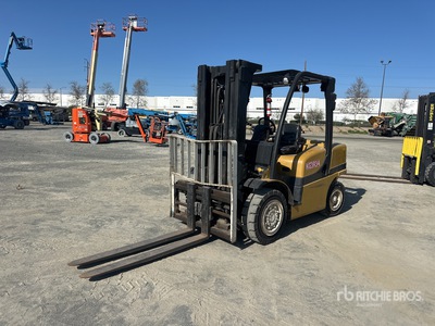 2015 Yale GDP80 7100 lb フォークリフト