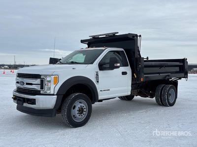 2017 Ford F-550 XLT 4x4 شاحنة قلابة حمولة خفيفة