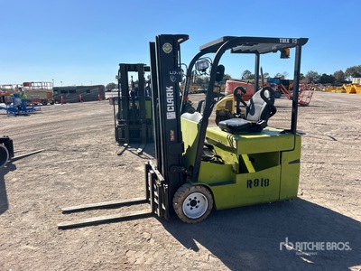 2013 Clark TMX15 2600 lb 電動フォークリフト