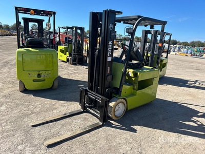 2016 Clark TMX15 2600 lb 電動フォークリフト