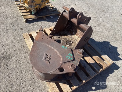 Quantity of (2) Cat 23 in Digging Excavator Bucket