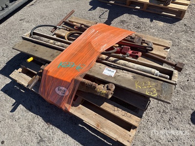 Quantity of (8) Contractor Tools Divers - Outils à main