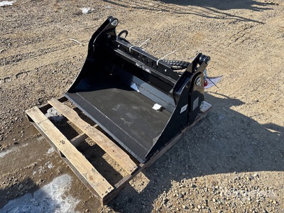 2026 GIYI GY-XKH39 Q/C Mini Skid Steer Bucket (Unused)