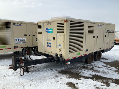 2013 Doosan HP1600WCU T4I 1600 cfm Mobile コンプレッサー