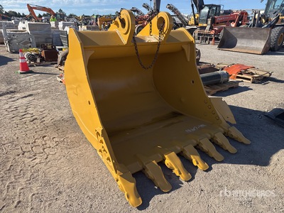 74 in Digging Excavator Bucket