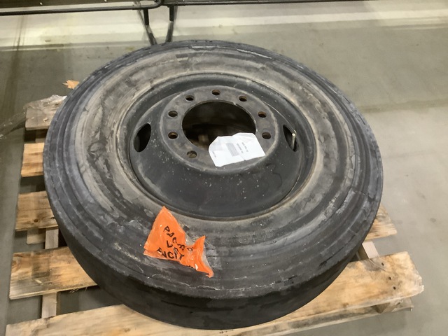 Michelin 11R22.5 Tire w/Wheel