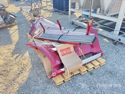 Quantity of Semi Truck Parts/Fairings Varios, piezas para camion