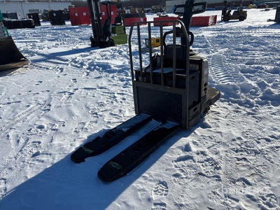 2011 Crown 4500 6000 lb Electric Pallet Jack