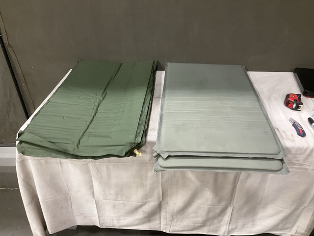 (43) Self-Inflating Sleeping Mats