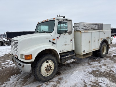 1990 International 4900 4x2 Service Truck