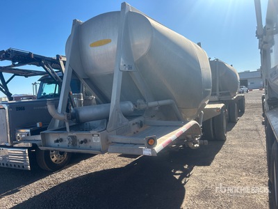 2006 Heil Trailer 560 cft T/A Turntable Pup Pneumatic Bulk Trailer