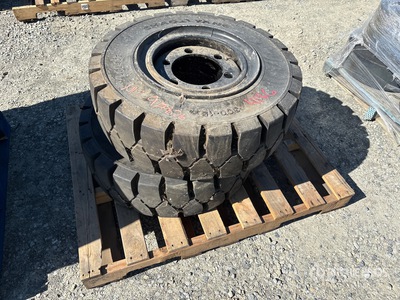 Quantity of (5) Pallets of Neumáticos