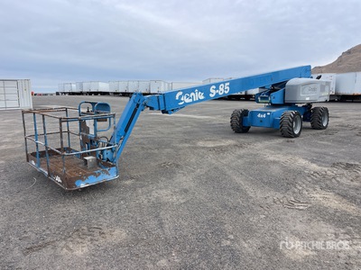 2013 Genie S-85 4WD Diesel ブームリフト