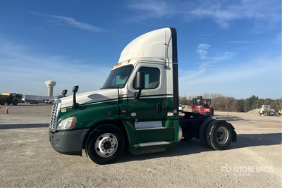 2015 Freightliner Cascadia 125 4x2 S/A Day Cab Truck Tractor