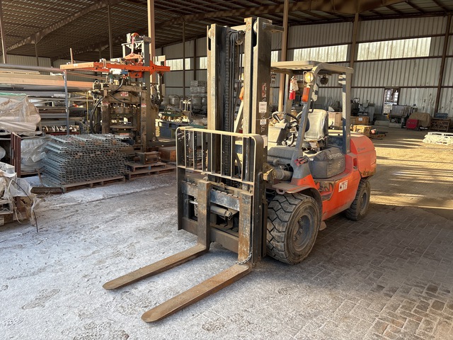 Toyota 7FDAU50 11000 lb Pneumatic Tire Forklift