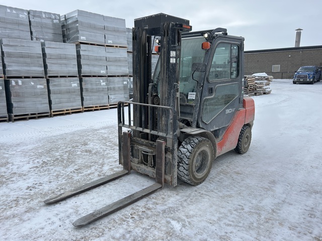 2017 Toyota 8FGU30 6000 lb Forklift