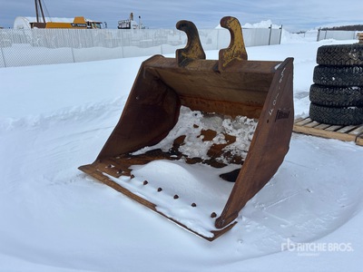 Brandt 72 in Q/C Cleanup Excavator Bucket - Fits John Deere 350G