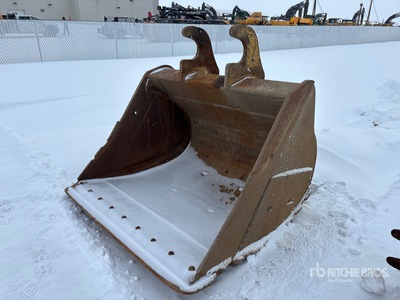 Brandt 72 in Q/C Cleanup Excavator Bucket - Fits John Deere 350G