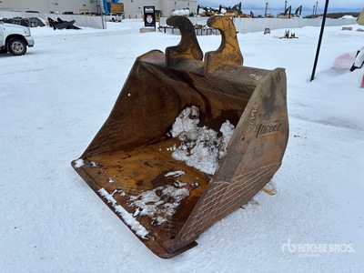 Brandt 72 in Q/C Cleanup Cazo para excavadora - Fits John Deere 350G