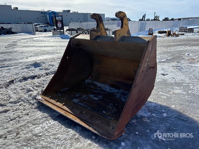 Brandt 66 in Q/C Cleanup Excavator Bucket - Fits John Deere 350G