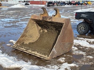 Brandt 66 in Q/C Cleanup Excavator Bucket - Fits John Deere 250G