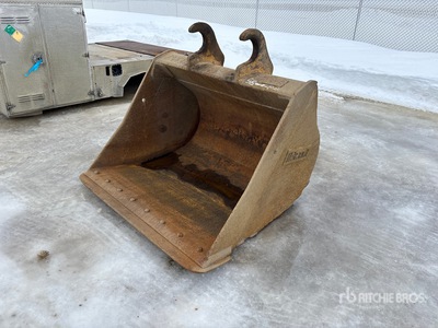 Brandt 66 in Q/C Cleanup Excavator Bucket - Fits John Deere 300G