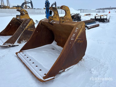 72 in Q/C Cleanup Excavator Bucket - Fits John Deere 350G