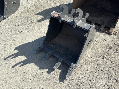 24 in Digging Excavator Bucket