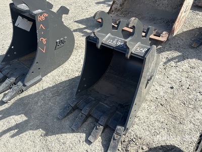 18 in Digging Excavator Bucket