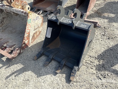 24 in Digging Excavator Bucket