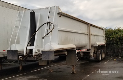 2001 Clement 37 ft T/A End Dump Trailer