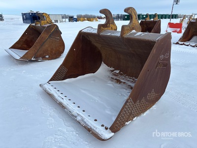 Brandt 84 in Q/C Cleanup Excavator Bucket - Fits John Deere 470G